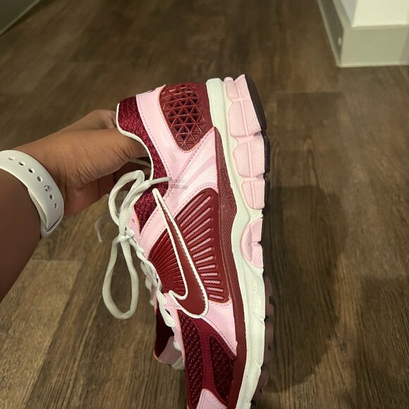 Women's Zoom Vomero 5 "Pink Foam Team Red" - Picture 5 of 7